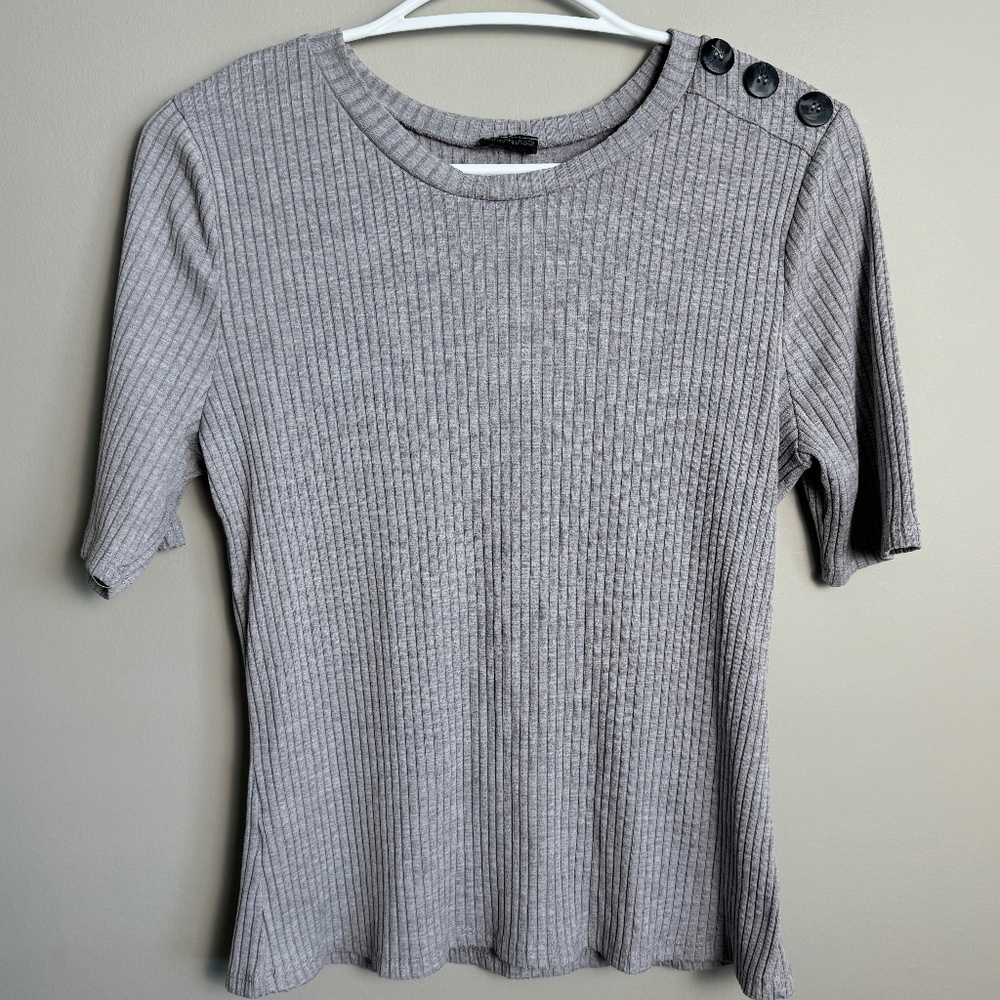 Paraphrase Women's‎ Short Sleeve Gray Ribbed T-Shirt Stretch Button Accents